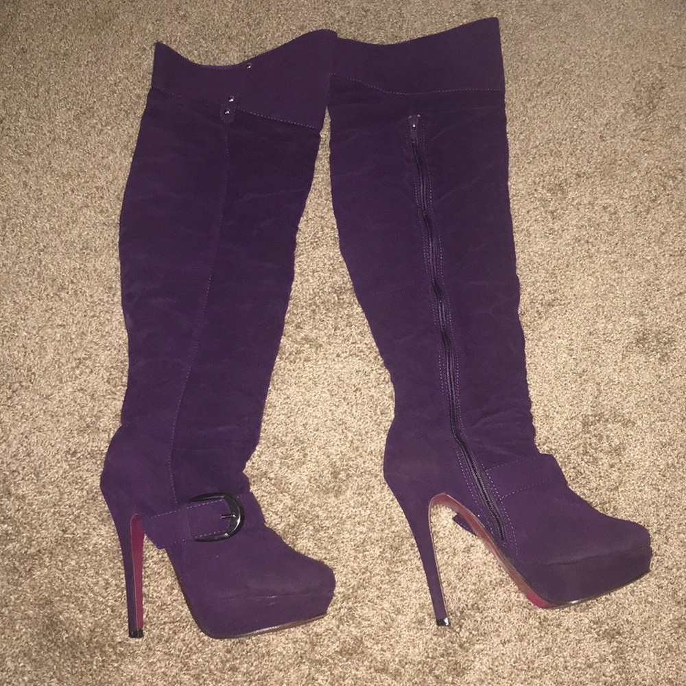 Knew high boots